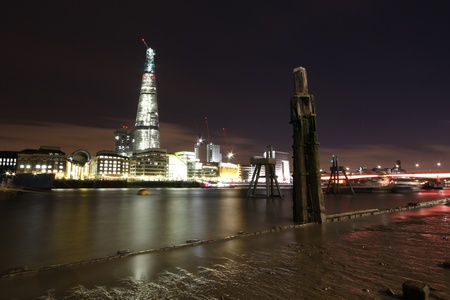 The Shard Skyscraper along the Thames River bank London UKのeditorial素材