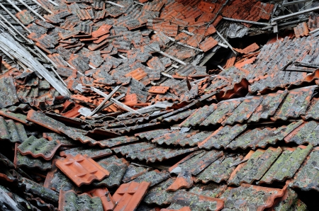 falled tile roof from old red terracotaの写真素材