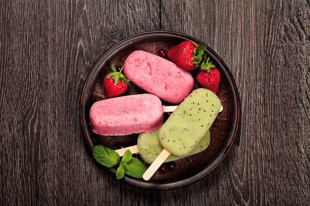 Popslices icecream  assortment on dark wooden backgroundの写真素材