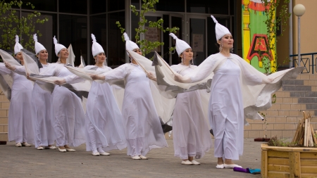 Yakut girls dance in national suits