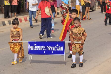 CHIYA, SURATTHANEE - JULY 13 : The unidentified Thai school children are performing their outdoor in Dogbua game parade on July 13, 2012 at Chiya, Surathanee, Thailand.のeditorial素材