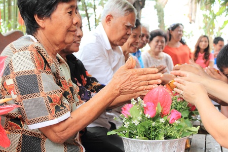 KRABI, THAILAND - APRIL 16  Unidentified Thai people celebrate Songkran  new year   water festival  by giving garlands to their seniors and asked for blessings on April 16, 2013 in Krabi, Thailand のeditorial素材