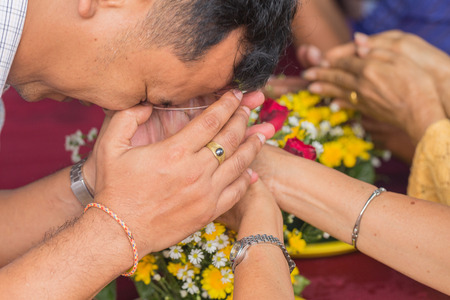 NAKHON SI THAMMARAT, THAILAND - APRIL 15: Unidentified Thai people celebrate Songkran by giving garlands to their seniors and asked for blessings on April 15, 2015 in Nakhon Si Thammarat, Thailand.のeditorial素材