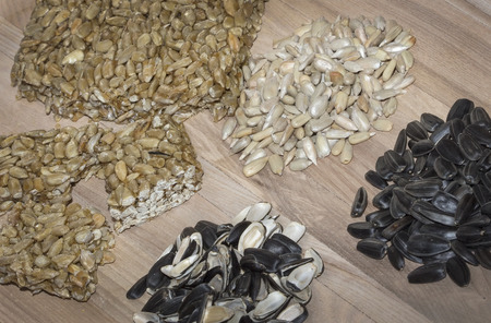 peeled sunflower seeds, whole and in their skins, seeds sweets, kozinakiの写真素材