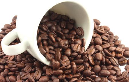 cup with coffee beans isolated on white backgroundの写真素材