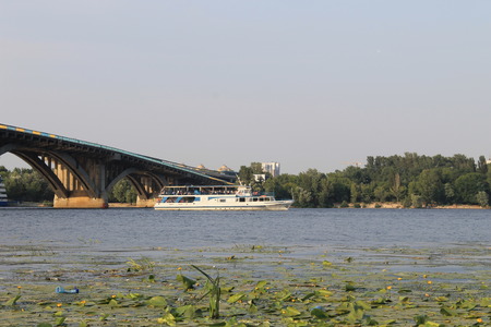 Bridge across river Dnieper in Kievのeditorial素材