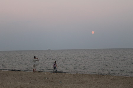 Man taking pnoto gierl on the beachの写真素材