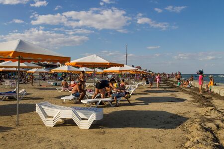 Genichesk, Ukraine - August 25, 2017: Unknown people enjoy on the beach of Azov seaのeditorial素材