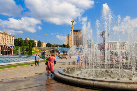 Kiev, Ukraine - July 28, 2018: Unknown people walking, taking photos and resting on Independence Square (Maidan Nezalezhnosti) in Kiev, capital of Ukraineのeditorial素材