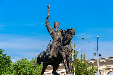 Monument to hetman Petro Konashevych-Sahaidachny at Kontraktova Square in Kyiv, Ukraineのeditorial素材