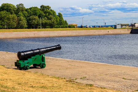 Old cannon on the coast of the Italian pond in Kronstadt, Russiaの写真素材