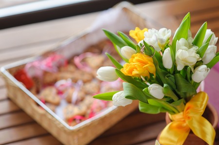 Closeup of wedding rings on a tulips bouquet.  yellow and white tulips in the spring. view from above.の写真素材