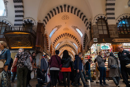Istanbul âs Egyptian Spice Bazaar MÄ±sÄ±r ÃarÅÄ±sÄ±. Extremely long trade routes and high prices of spiceのeditorial素材
