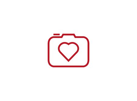 Photographe an old style camera with heat love lens for   design illustration