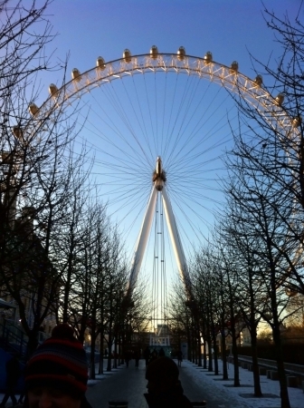 London Eye under blue skyの素材