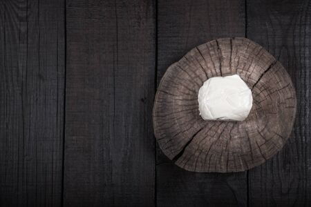 white mozzarella cheese on a wooden end of a treeの写真素材