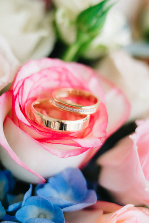 wedding rings with a wedding decorの写真素材