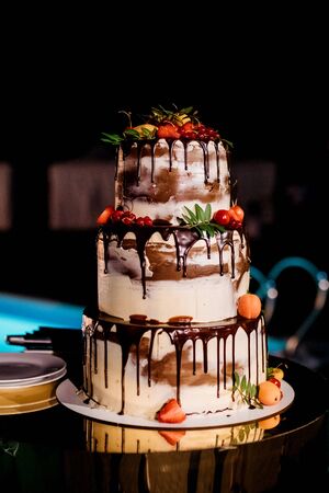 wedding cake at the wedding of the newlyweds
