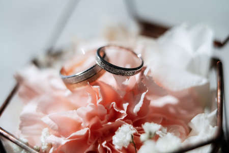gold wedding rings with a wedding decorの写真素材