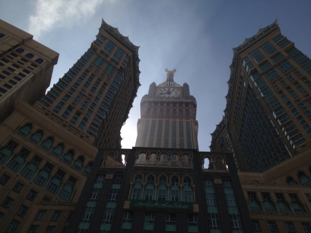 The Clock Tower of Mecca near midday.の素材
