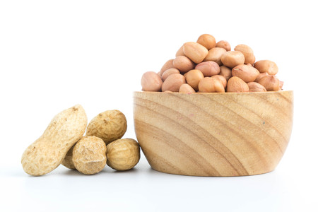 peanuts in wood cup  isolated on white backgroundの写真素材