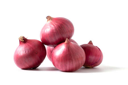 red onion isolated on white backgroundの写真素材