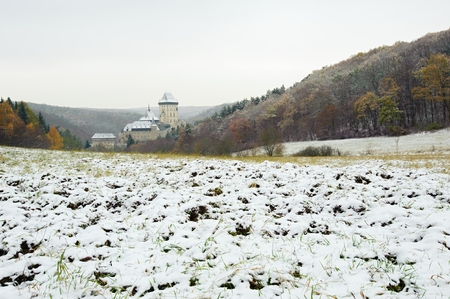 View of a snowy winter landscape with a castle Karlstejnの写真素材