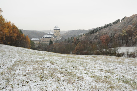 View of a snowy winter landscape with a castle Karlstejnの写真素材