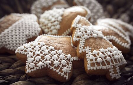 Home Christmas gingerbread cookies in a basket of wickerの写真素材