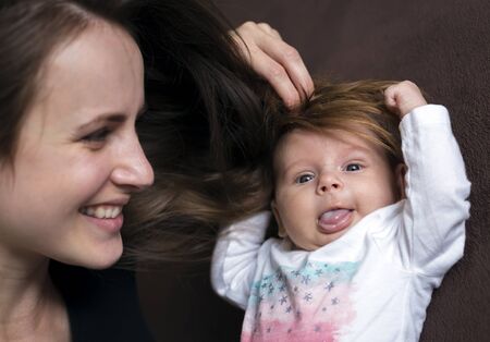 mum attached hair to his head newborn and have fun