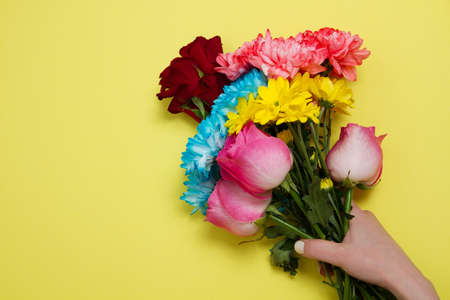 Send flowers online concept. Flower delivery for valentine and mother's day. Bouquet of red pink roses isolated on violet background. Post card design with beautiful nature rose. top view. copyspace.の写真素材