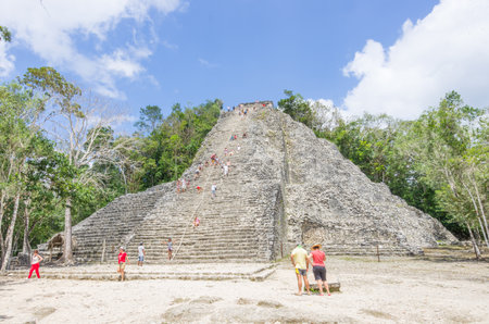 Nohoch mul mayan pyramid in Coba,Mexicoのeditorial素材