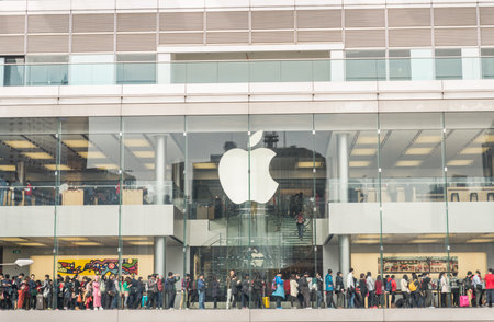 HONG KONG - FEBRUARY 13,2015: crowded Apple store in Hong Kong. Apple's flagship stores in China are packed with people who often line up to grab on one of the company's latest gadgetsのeditorial素材