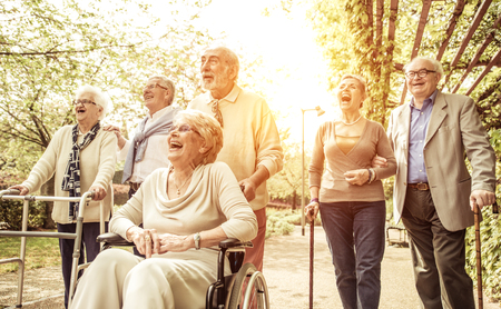 Group of old people walking outdoorの販売画像
