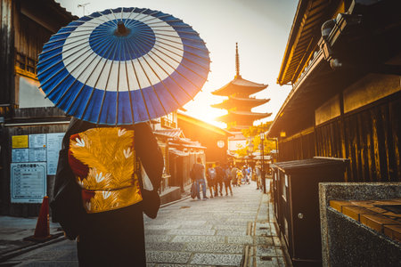 Japanese woman wearing traditional dress at Yasaka Pagoda, Kyotoのeditorial素材