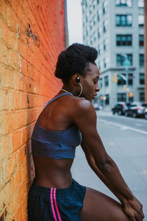 Athlete woman training in the morning at sunrise in New york city, Brooklyn in the backgroundの写真素材