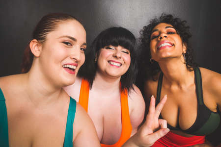 Group of 3 oversize women posing in studio - Beautiful girls accepting body imperfection, beauty shots in studio - Concepts about body acceptance, body positivity and diversityの写真素材