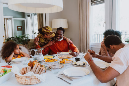 Us Veteran woman homecoming. Young woman coming back to her family from military service for holidays. Female soldier going back home to spend time with relatives and have lunch together.の写真素材