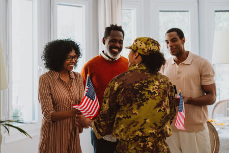 Us Veteran woman homecoming. Young woman coming back to her family from military service for holidays. Female soldier going back home to spend time with relatives.の写真素材