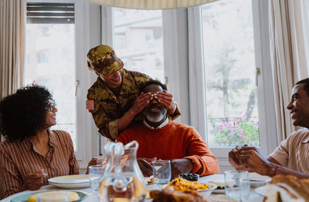Us Veteran woman homecoming. Young woman coming back to her family from military service for holidays. Female soldier going back home to spend time with relatives and have lunch together.の写真素材