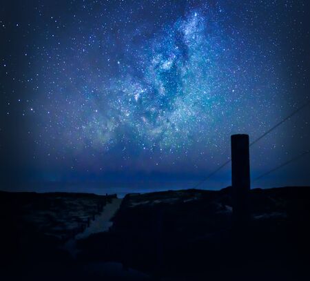 Milky way over the oceanの写真素材