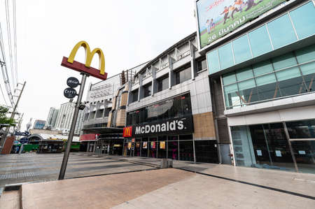 Pinklao, Bangkok/Thailand - April 7, 2020: McDonald's and KFC still in service but take home only during COVID-19 outbreak in Bangkok Thailand.のeditorial素材