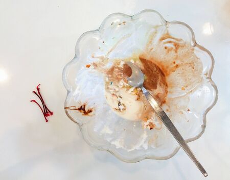 Eat ice cream upの素材