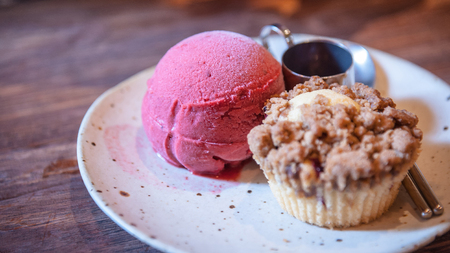Roselle crumble with Mix Berry Gelato.Thai mix dessert.Homemade roselle crumble with oatmeal.Freshly baked muffin with an oat crumble with berry ice-cream topping on a natural wooden table.の写真素材