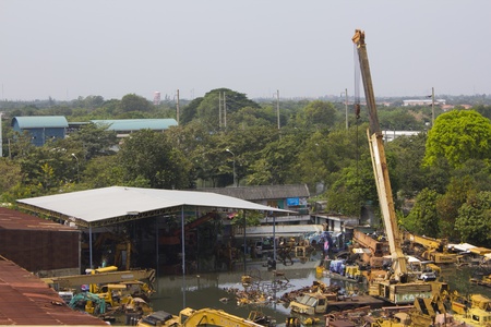 BANGKOK-NOV 5:Flood hits Bangkok areas around Tollway, Garage on the sector affected by flood on November 5, 2011 on vibhavadee Rd,Thailand (Donmuang Area)のeditorial素材