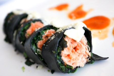 Fresh wakame wraps with salmonの写真素材