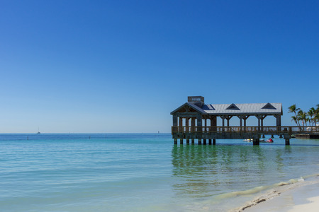 USA, Florida, Landing stage on perfect white sand beachの写真素材