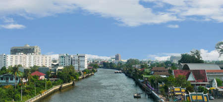 Riverside scenery with residential houses and business establishments
Bangkok, Thailandの写真素材
