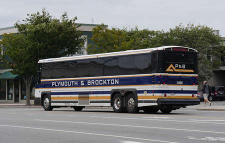 NEWPORT, RHODE ISLANDâSEPTEMBER 2017:  A Plymouth & Brockton bus connects passengers from Newport and around Rhode Island to the neighboring islands and states everyday.のeditorial素材