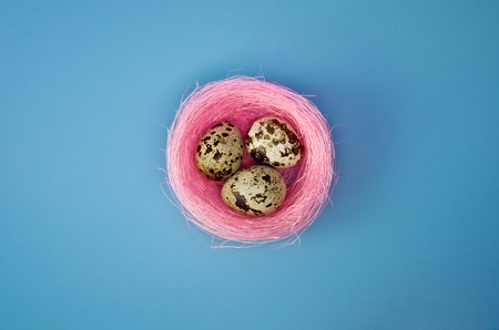 traditional easter quail eggs. greeting cardの写真素材